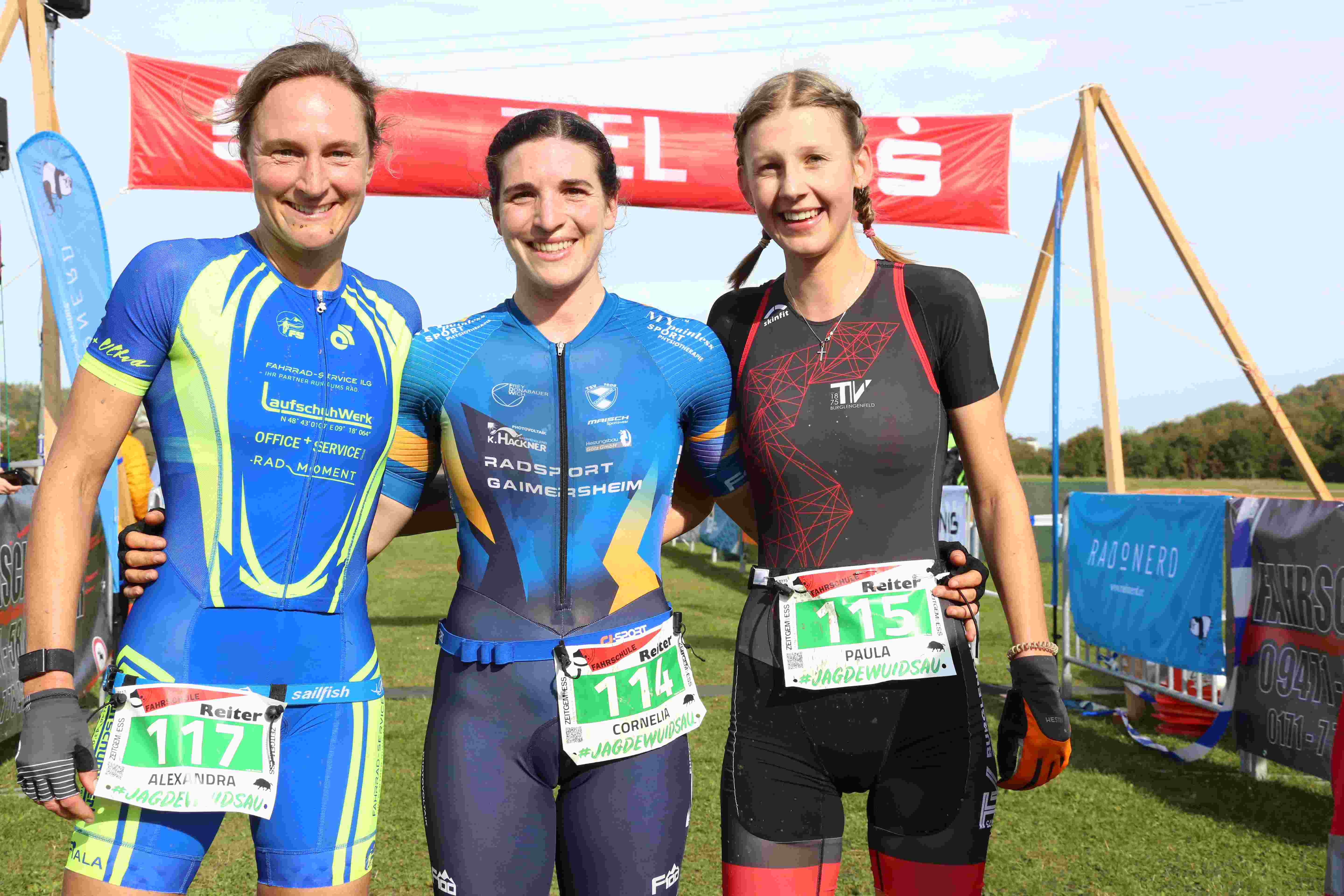 v.l. Alexandra Rudl (nonplusaltra Esslingen),
Cornelia Griesche (TSV Gaimersheim), Paula
Leupold ( TV Burglengenfeld)